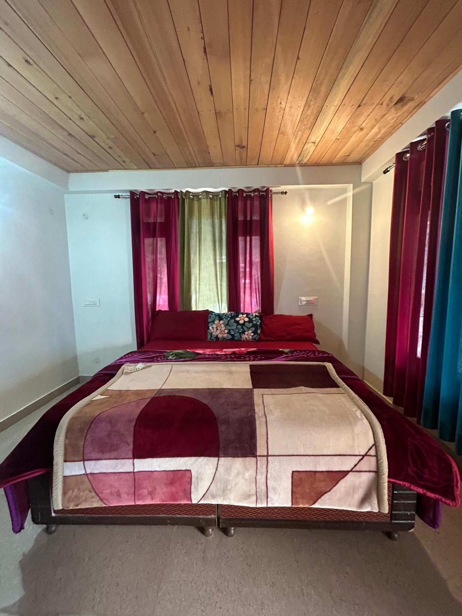 New Brahma Cafe Guest House Kalgha ภายนอก รูปภาพ