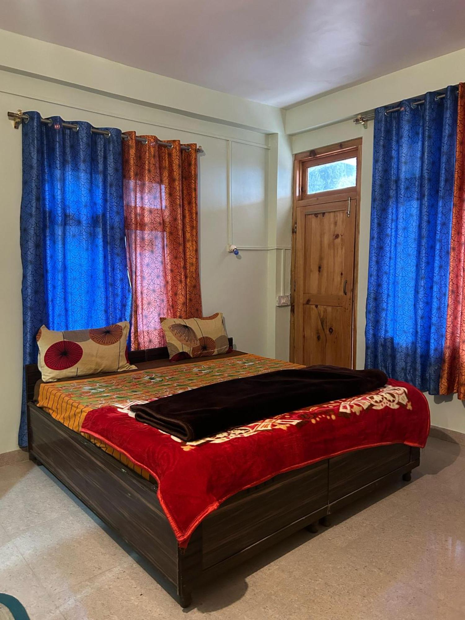 New Brahma Cafe Guest House Kalgha ภายนอก รูปภาพ