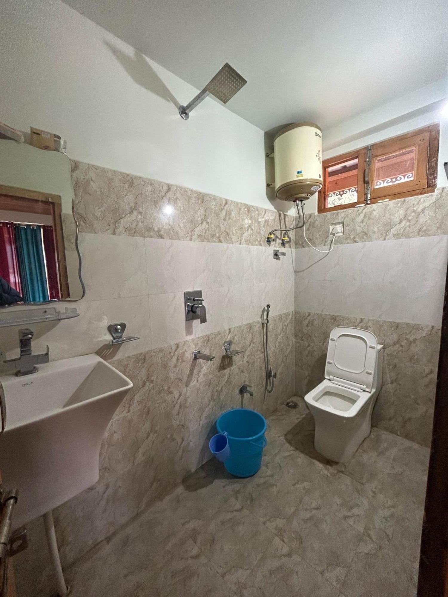 New Brahma Cafe Guest House Kalgha ภายนอก รูปภาพ