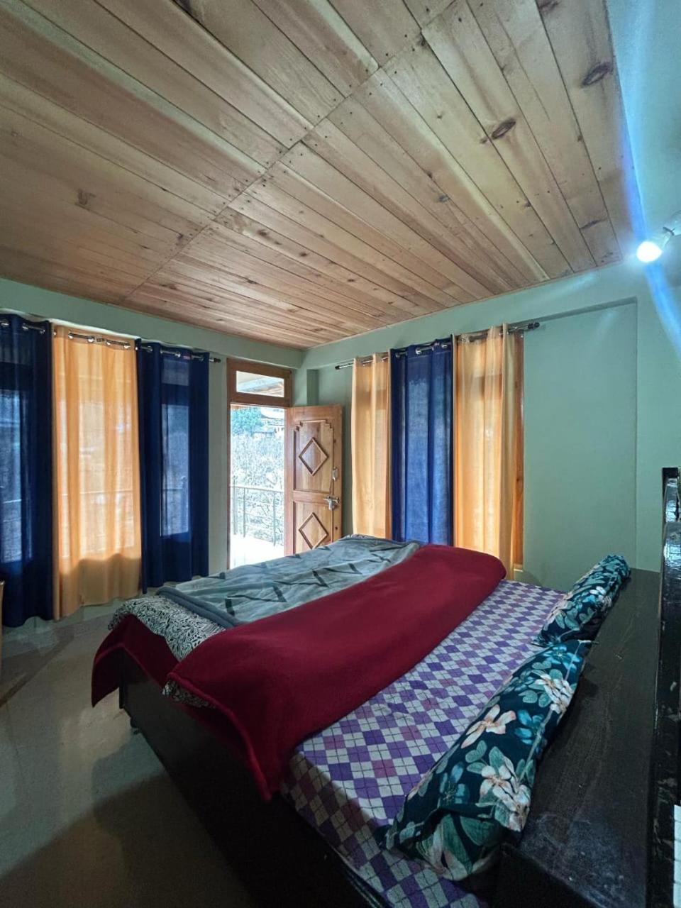 New Brahma Cafe Guest House Kalgha ภายนอก รูปภาพ
